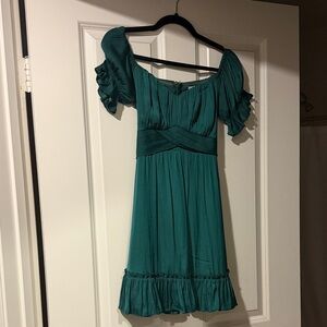 Beautiful emerald green Short Ruffled Sleeve Dress
